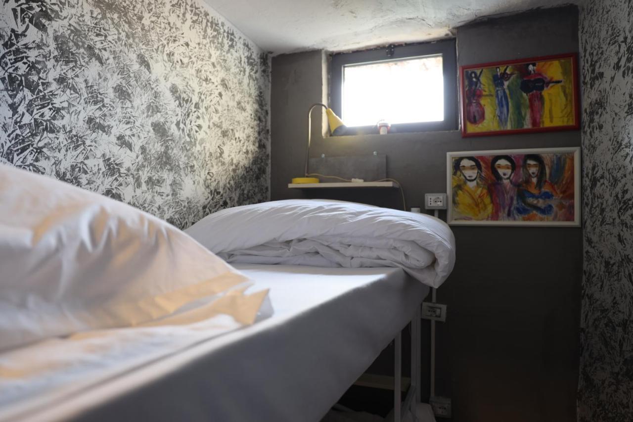 Hoja Hostel Тирана Екстериор снимка